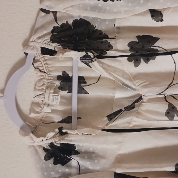 Monteau Cream and Black Floral Blouse - Picture 4 of 6